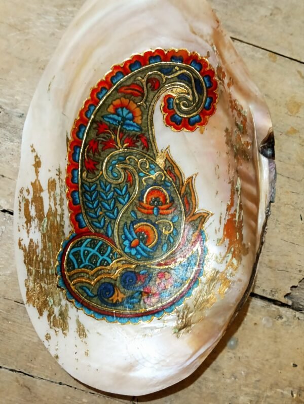 Regal Paisley Bloom