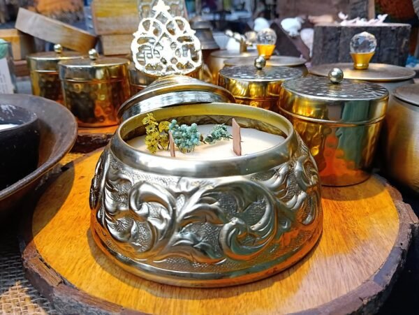 Regalia Ornate Gold Jar Candle - Image 2