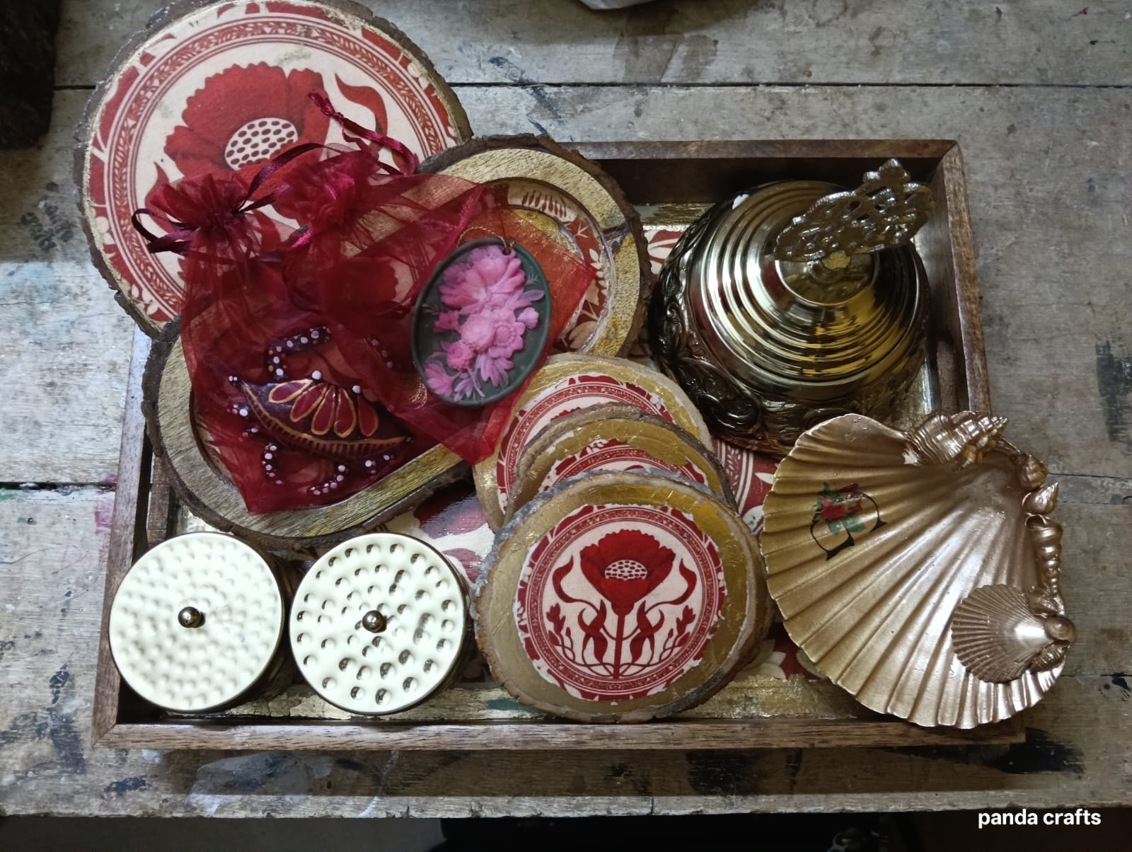 Hand-painted wooden trivet from PandaCrafts – handcrafted in India | Thoughtful Gifting